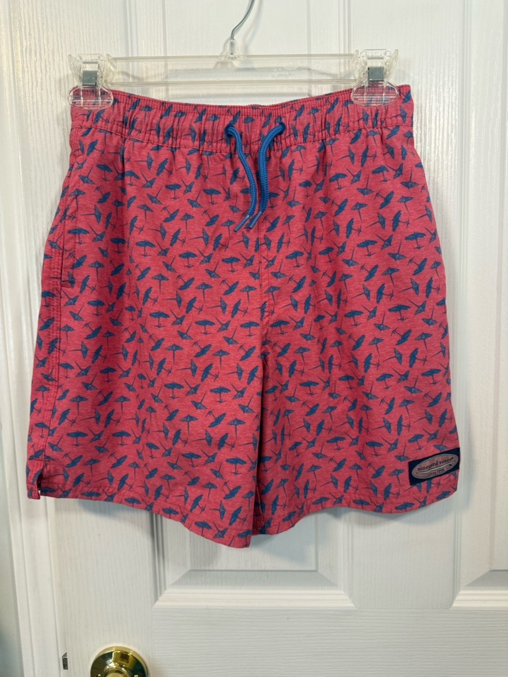 Vineyard Vines Boys Coral Swim Trunks with Blue Umbrella Size Medium 12/14